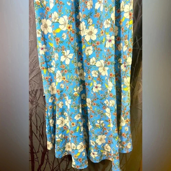 Monteau Los Angeles - Beautifully Vibrant Blue Floral Medium Dress 🦋🌼 - Picture 4 of 15